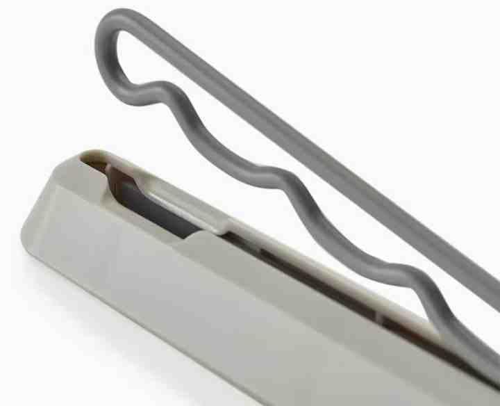 Compact Folding Rail Holder With 5 Hangers Capacity